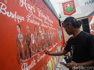 Membuat Mural Sambut Hari Kebaya Nasional Membuat Mural Sambut Hari Kebaya Nasional