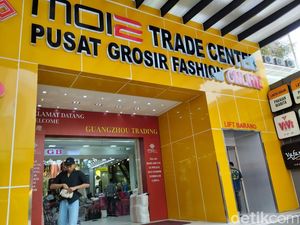 Pengusaha Teriak Pusat Pakaian Impor di Tanah Abang Ancam Industri Tekstil