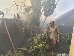 Dugaan Pemicu Kebakaran Pabrik Spons di Gresik, Bakar Sampah Lalu Ditinggal Dugaan Pemicu Kebakaran Pabrik Spons di Gresik, Bakar Sampah Lalu Ditinggal