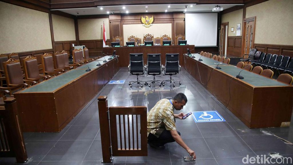 Pagar Pembatas Ruang Sidang Tipikor Rusak Usai Vonis SYL Pagar Pembatas Ruang Sidang Tipikor Rusak Usai Vonis SYL