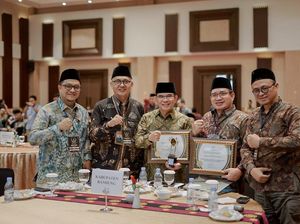 Dukung Pengelolaan Zakat Daerah, Bupati Bandung Raih Anugerah dari BAZNAS Dukung Pengelolaan Zakat Daerah, Bupati Bandung Raih Anugerah dari BAZNAS