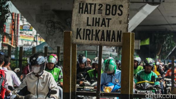 Perlintasan Sebidang KA di Kawasan Roxy Bakal Ditutup
