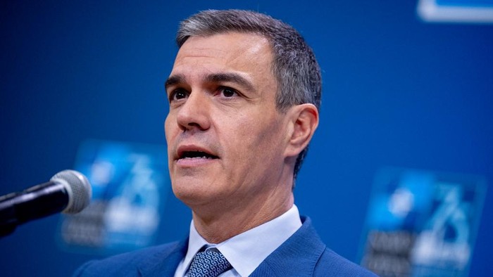 PM Spanyol Pedro Sanchez WASHINGTON, DC - JULY 10: President Pedro Sanchez of Spain arrives at the 2024 NATO summit on July 10, 2024 in Washington, DC. NATO leaders convene in Washington this week for its annual summit to discuss future strategies and commitments and mark the 75th anniversary of the alliances founding. Andrew Harnik/Getty Images/AFP (Photo by Andrew Harnik / GETTY IMAGES NORTH AMERICA / Getty Images via AFP)