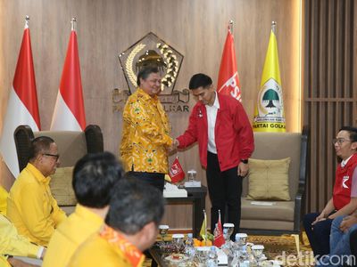 Potret Kaesang Sambangi Markas Golkar Temui Airlangga Hartarto