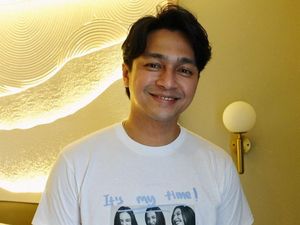 Respons Deva Mahenra Dicap Duta Perselingkuhan Gegara Film Respons Deva Mahenra Dicap Duta Perselingkuhan Gegara Film