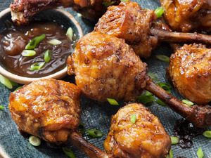 Resep Ayam Lolipop Bumbu Bawang dan Madu Untuk Makan Malam Resep Ayam Lolipop Bumbu Bawang dan Madu Untuk Makan Malam