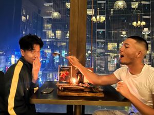 Saaih Halilintar Makan Makanan Mewah hingga Aneh Bareng Keluarganya Saaih Halilintar Makan Makanan Mewah hingga Aneh Bareng Keluarganya