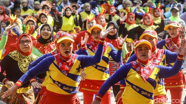 Semangat Para Emak-emak Ikut Senam Kreasi Kicir-kicir