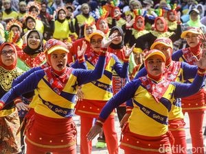 Semangat Para Emak-emak Ikut Senam Kreasi Kicir-kicir