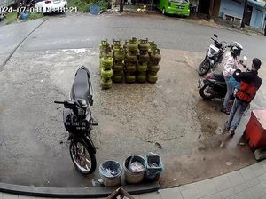 Aksi Sejoli di Batam Curi 9 Slof Rokok Terekam CCTV, Pelaku Ditangkap