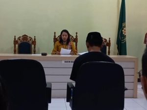Tangis Ibu Korban Pemerkosaan di Probolinggo Saat Pelaku Divonis 3,6 Tahun Bui Tangis Ibu Korban Pemerkosaan di Probolinggo Saat Pelaku Divonis 3,6 Tahun Bui