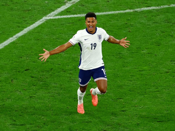 Soccer Football - Euro 2024 - Semi Final - Netherlands v England - Dortmund BVB Stadion, Dortmund, Germany - July 10, 2024  England's Ollie Watkins celebrates scoring their second goal REUTERS/Thilo Schmuelgen