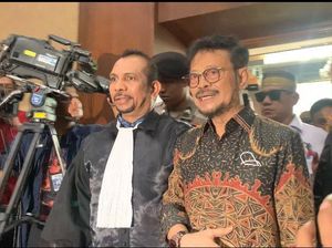 Ekspresi SYL Jelang Sidang Vonis Kasus Pemerasan Anak Buah Ekspresi SYL Jelang Sidang Vonis Kasus Pemerasan Anak Buah