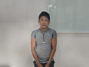 Terpidana di Jambi Kabur Usai Vonis, Lepas Borgol Lalu Lompat Pagar Terpidana di Jambi Kabur Usai Vonis, Lepas Borgol Lalu Lompat Pagar