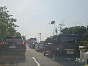 Tol Cawang Arah Semanggi Masih Macet Jelang Tengah Hari