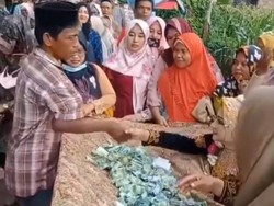 Viral Sangon Manten di Demak, Tamu Langsung Sumbang Uang Tanpa Amplop