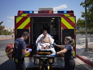 Potret Wanita Tergeletak di Jalan, Dehidrasi gegara Cuaca Menyengat di AS