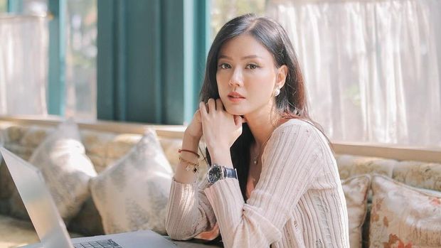 6 Potret Terbaru Nita Gunawan Usai Pindah Agama