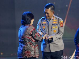 Hoegeng Awards 2024: AKBP Rio Wahyu Polisi Pelindung Perempuan dan Anak Hoegeng Awards 2024: AKBP Rio Wahyu Polisi Pelindung Perempuan dan Anak