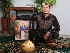 Pesohor Ibu Kota Silih Berganti Mengunjungi Mak Erot di Sukabumi Pesohor Ibu Kota Silih Berganti Mengunjungi Mak Erot di Sukabumi