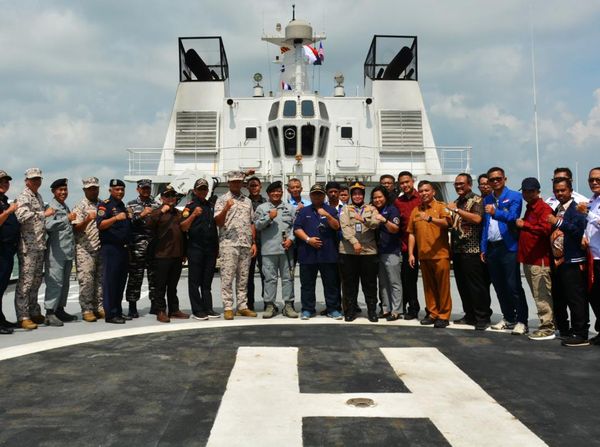 Momen Bakamla RI Jemput 16 Nelayan Indonesia Yang Ditangkap Malaysia