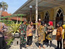 Bupati Klaten Temui Keluarga Ketua OSIS Tewas Kesetrum, Beri Santunan