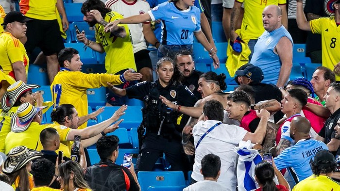 CHARLOTTE, NC - JULY 10: Uruguay forward Darwin Núñez (19) engages with hostile fans in the stands after the CONMEBOL Copa America semifinal between Uruguay and Colombia on Wednesday July 10, 2024 at Bank of America Stadium in Charlotte, NC.  (Photo by Nick Tre. Smith/Icon Sportswire via Getty Images)