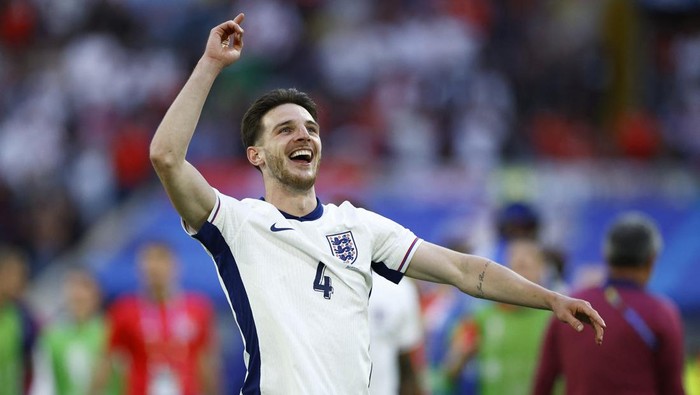 Soccer Football - Euro 2024 - Quarter Final - England v Switzerland - Dusseldorf Arena, Dusseldorf, Germany - July 6, 2024 Englands Declan Rice celebrates after the match REUTERS/John Sibley