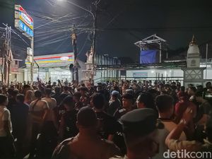 Dua Kelompok Massa Geruduk Kantor KPU Kota Serang