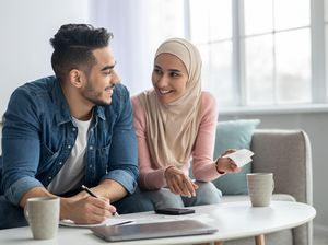 Kewajiban Suami Istri dalam Islam, Dijelaskan Menurut 4 Mazhab Kewajiban Suami Istri dalam Islam, Dijelaskan Menurut 4 Mazhab
