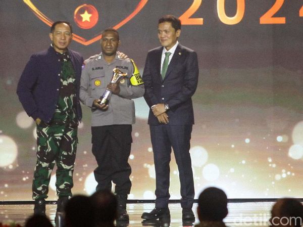 Ini Bripka Arui Polisi Tapal Batas dan Pedalaman Hoegeng Awards 2024