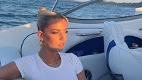 Isabelle berpesta di sebuah resor di Marbella, Spanyol baru-baru ini. Di sana, dia tidak sengaja bertemu Erling Haaland (Instagram/isabelleeriksen_)