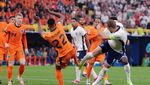 Lihat Lagi Kontroversi Kane Vs Dumfries, Kalau Di-Zoom kayak Begini