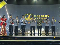 5 Polisi Teladan Terima Penghargaan Hoegeng Awards 2024, 2 Orang dari Papua 5 Polisi Teladan Terima Penghargaan Hoegeng Awards 2024, 2 Orang dari Papua