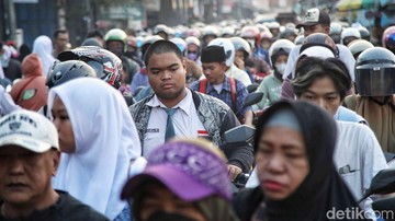 Ada Bahaya di Balik Banyak Warga Kelas Menengah Turun Kasta