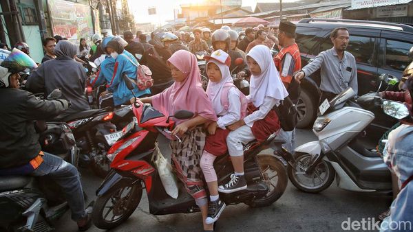 Macet Horor di Jalan Rorotan 1 Imbas Proyek Galian