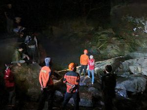 2 Remaja Putri Hilang Saat Mandi di Air Terjun Jami Maros, Tim SAR Cari