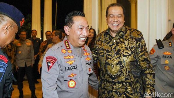 Momen Kapolri Disambut CT di Malam Hoegeng Awards 2024