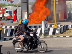 Motor Vixion Terbakar di SPBU Raci Pasuruan gegara Isi BBM Mesin Tak Dimatikan