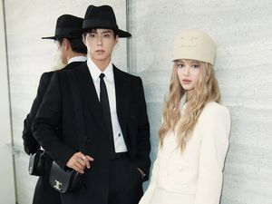 8 Foto Park Bo Gum & Danielle NewJeans Bersanding di Acara CELINE Jepang