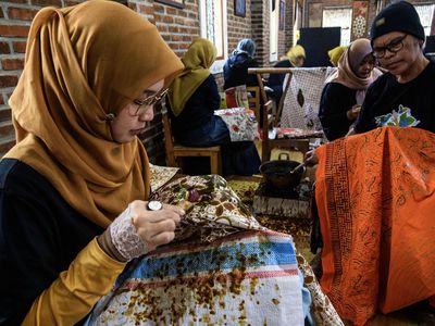 40 Pelaku IKM Bandung Dilatih Membatik