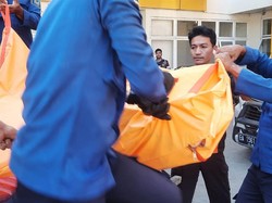 Mayat Pria Tanpa Busana Mengapung di Pelabuhan Bima