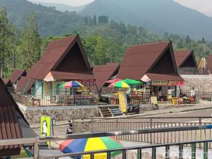 Pindah ke Rest Area Gunung Mas, Dagangan PKL Puncak Laku? Pindah ke Rest Area Gunung Mas, Dagangan PKL Puncak Laku?