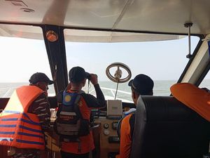 Yusuf Dilaporkan Tenggelam di Perairan Tanjabtim, Tim SAR Lakukan Pencarian Yusuf Dilaporkan Tenggelam di Perairan Tanjabtim, Tim SAR Lakukan Pencarian