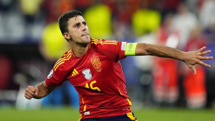 MUNICH, GERMANY - JULY 9: Rodri of Spain celebrates their victory at the end of the UEFA Euro 2024 semi-final match between Spain and France at the Munich Football Arena in Munich, Germany on July 9, 2024. Spain advance to EURO 2024 final with 2-1 victory over France. (Photo by Jose Breton/Anadolu via Getty Images)
