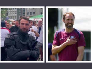 Mirip Southgate Banget, Polisi di Dortmund Jadi Korban Suporter Inggris Mirip Southgate Banget, Polisi di Dortmund Jadi Korban Suporter Inggris