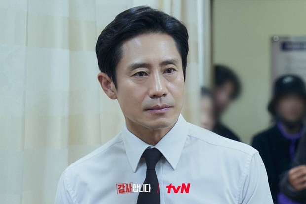 Shin Ha Kyun di Drama The Auditors / Foto : x.com/CJnDrama