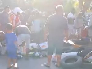 Ngeri, 2 Penonton Tertabrak Pebalap di Road Race Kapolres-Dandim Cup TTS Ngeri, 2 Penonton Tertabrak Pebalap di Road Race Kapolres-Dandim Cup TTS