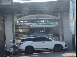 Anaknya Tak Lolos PPDB, Ortu di Cibinong Blokir Sekolah Pakai Fortuner