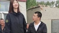 Potret Wanita Cantik Setinggi 2 Meter yang Viral, Cari Jodoh Lewat Medsos